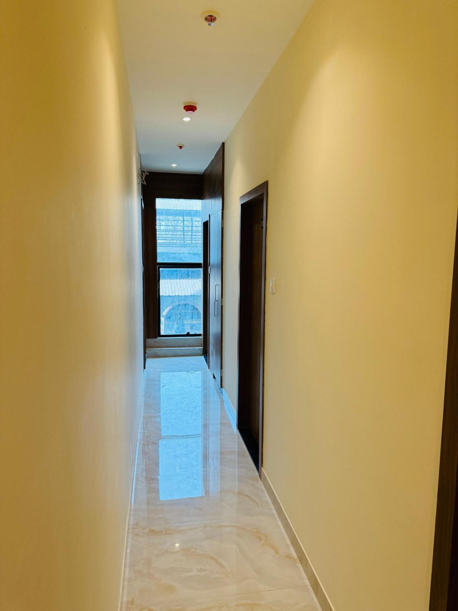 Hotel Bellamont Мумбай Екстериор снимка