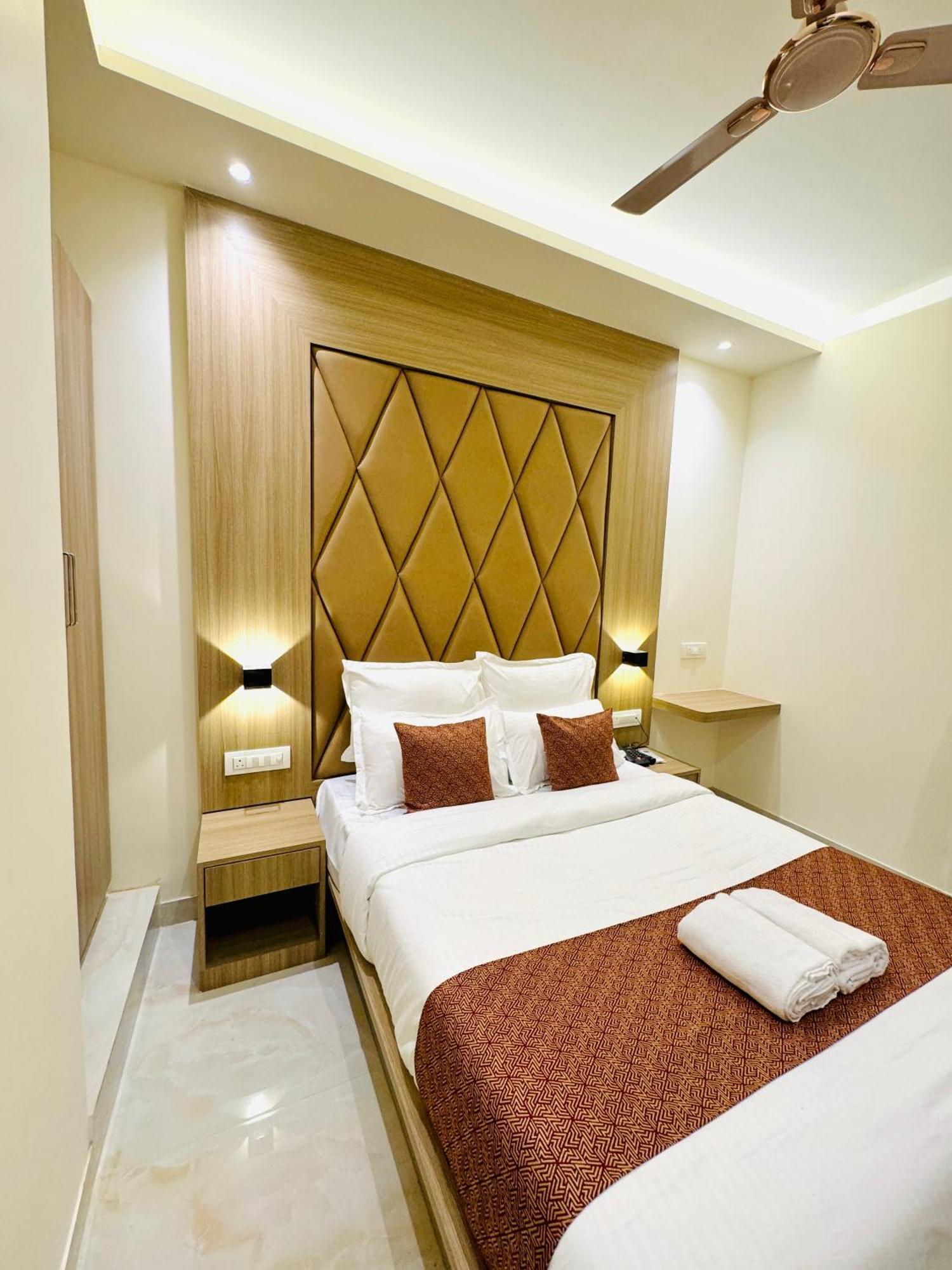 Hotel Bellamont Мумбай Екстериор снимка