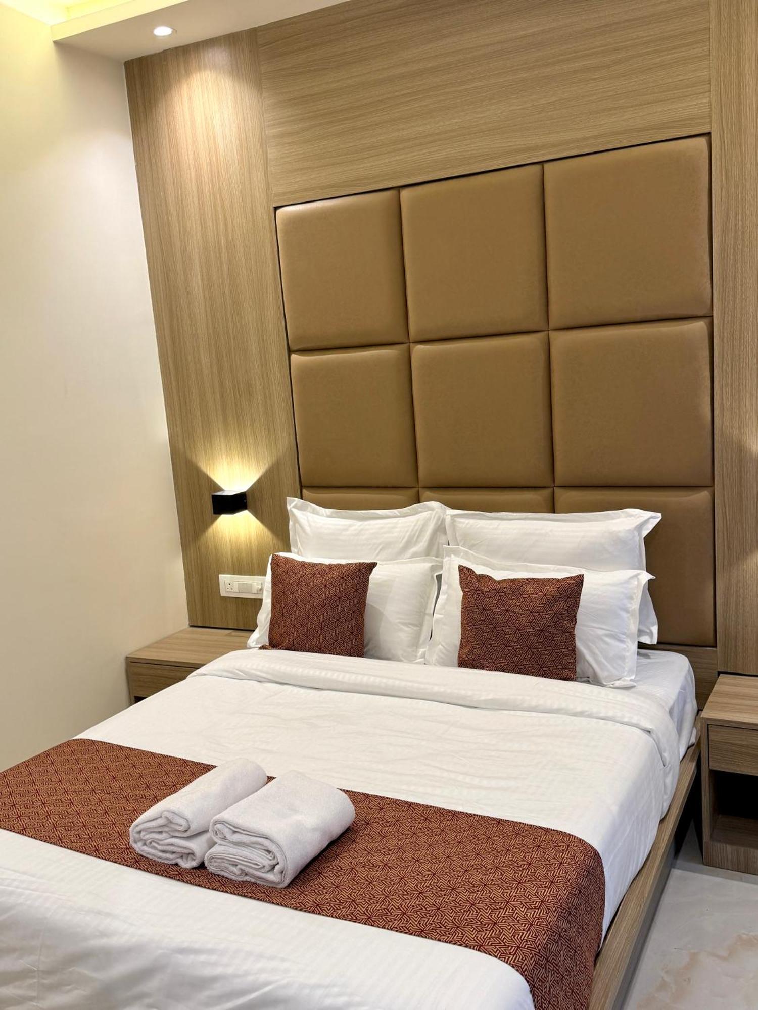 Hotel Bellamont Мумбай Екстериор снимка