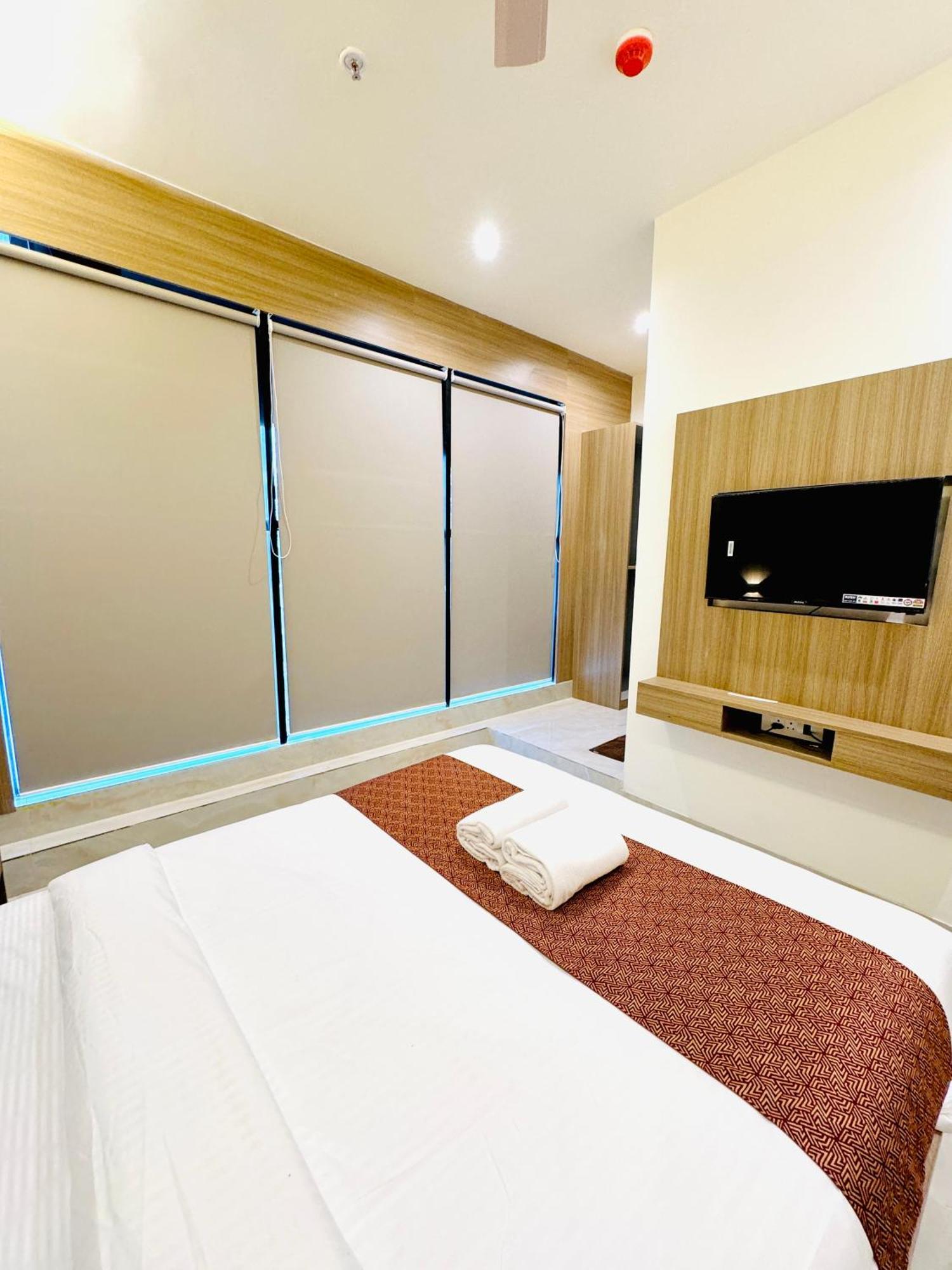 Hotel Bellamont Мумбай Екстериор снимка