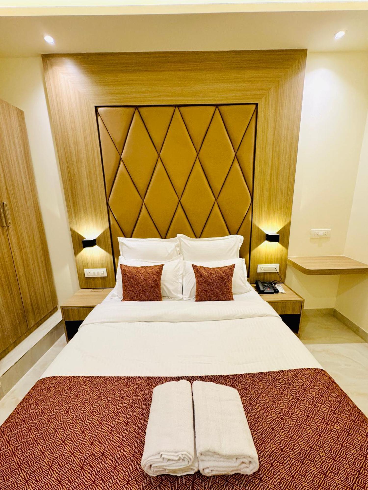 Hotel Bellamont Мумбай Екстериор снимка