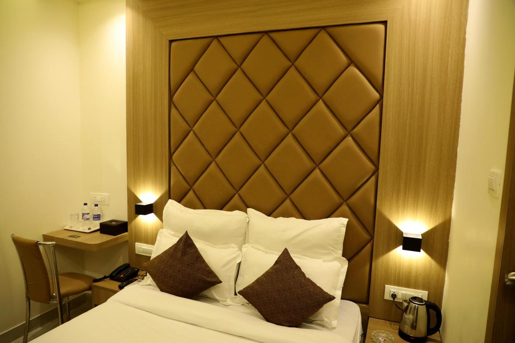 Hotel Bellamont Мумбай Екстериор снимка