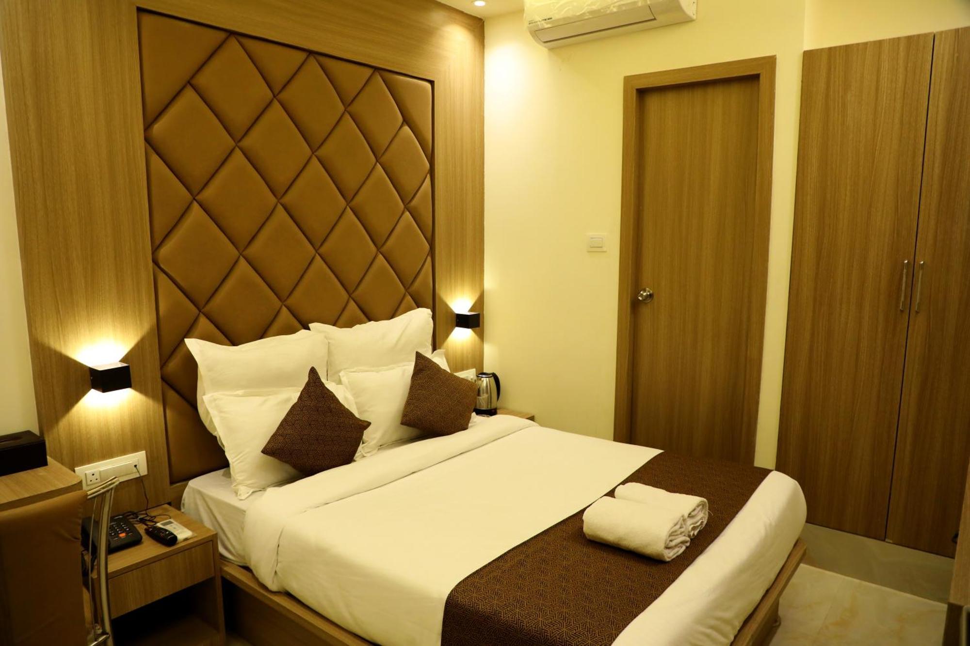 Hotel Bellamont Мумбай Екстериор снимка