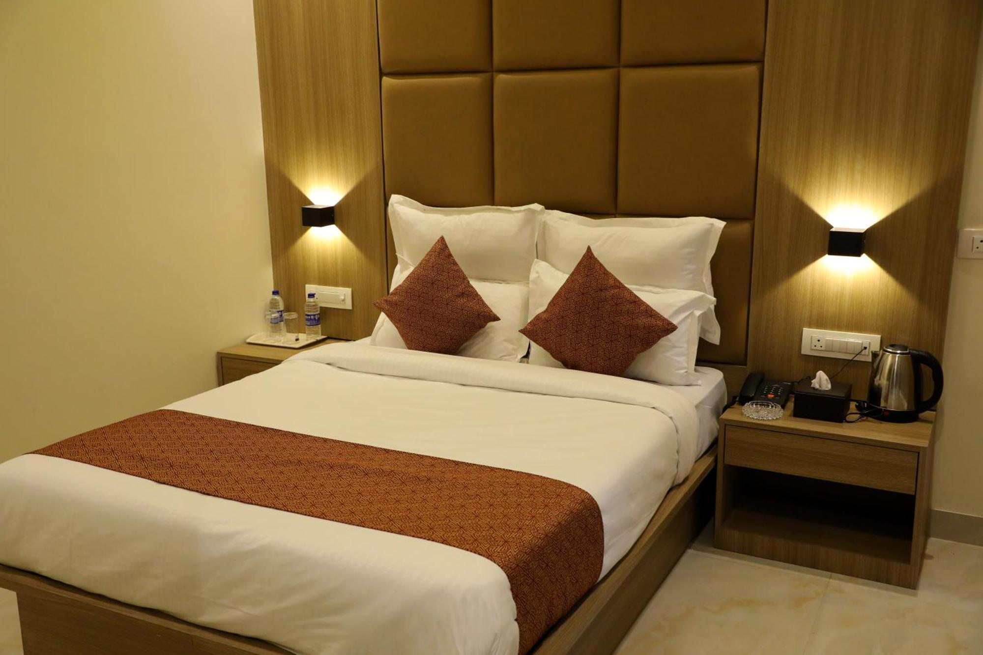 Hotel Bellamont Мумбай Екстериор снимка