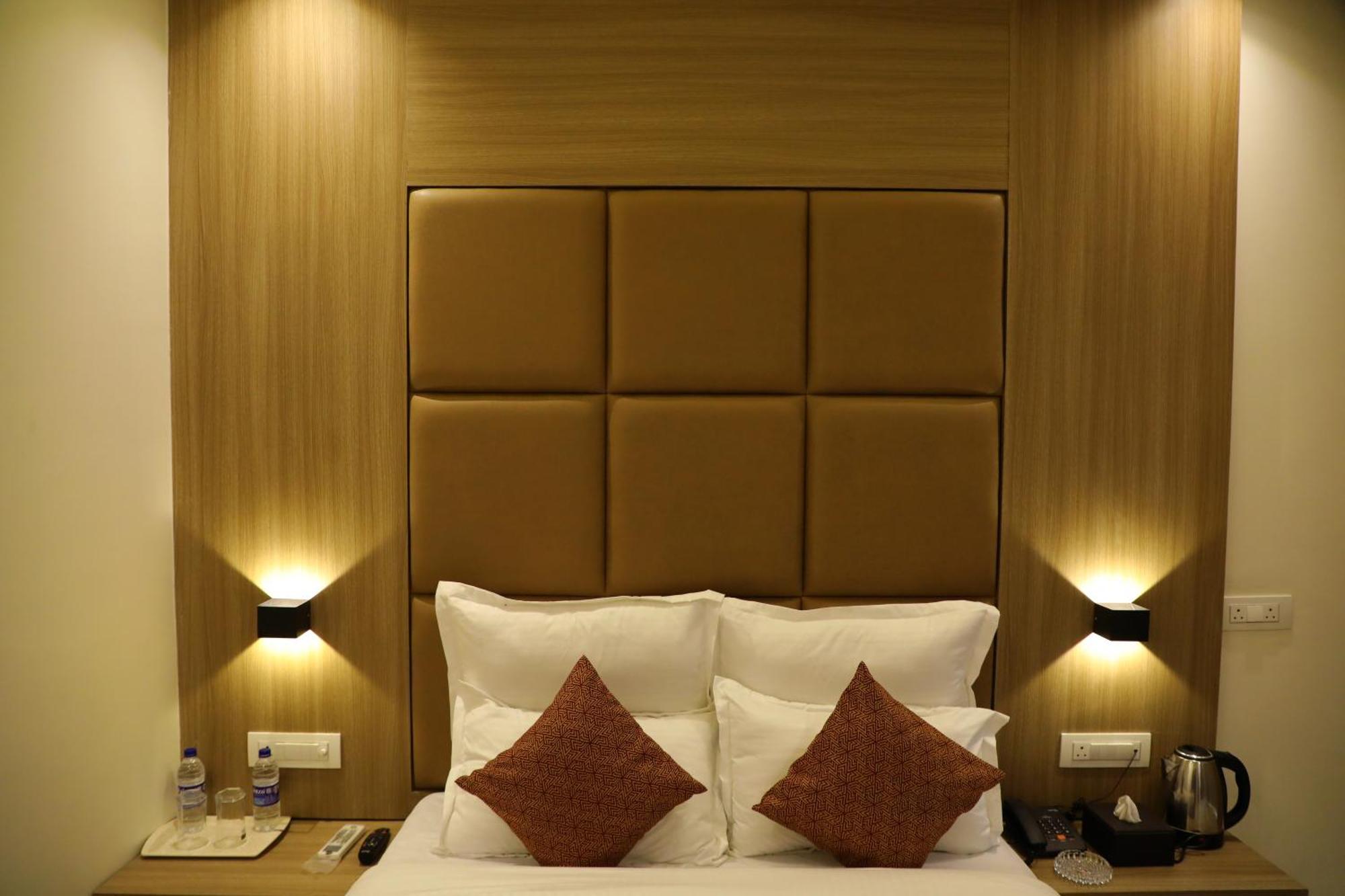 Hotel Bellamont Мумбай Екстериор снимка