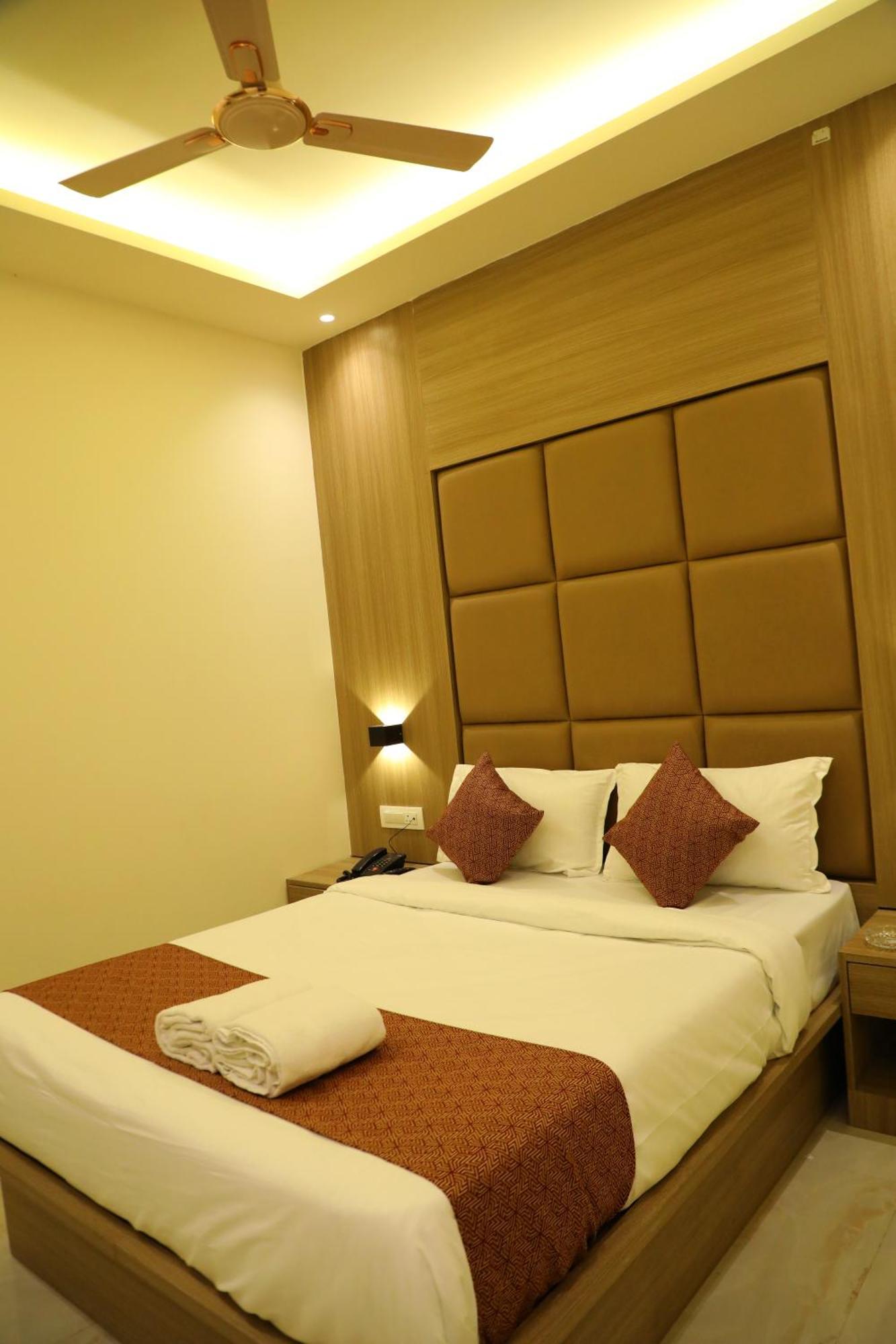 Hotel Bellamont Мумбай Екстериор снимка