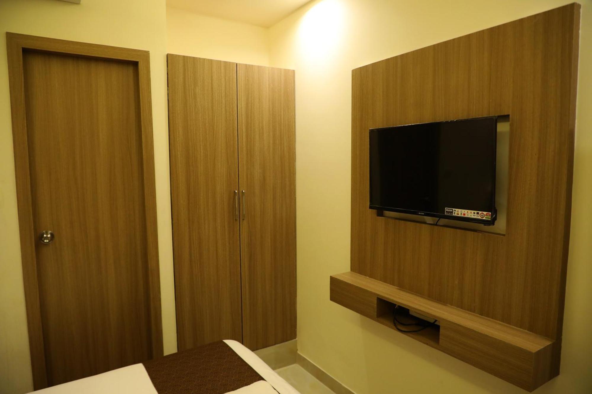 Hotel Bellamont Мумбай Екстериор снимка