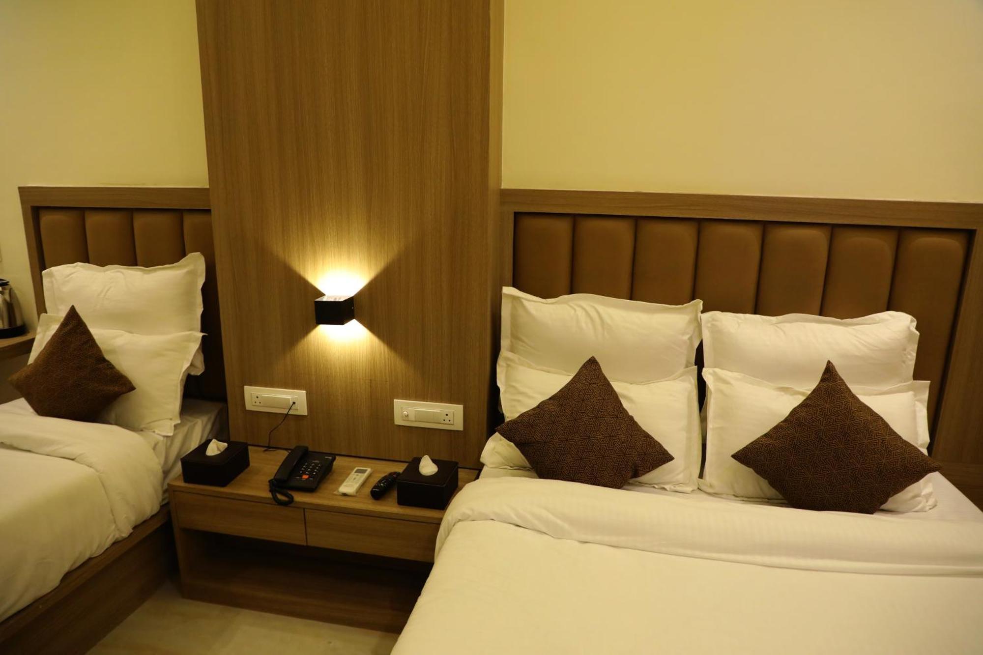 Hotel Bellamont Мумбай Екстериор снимка