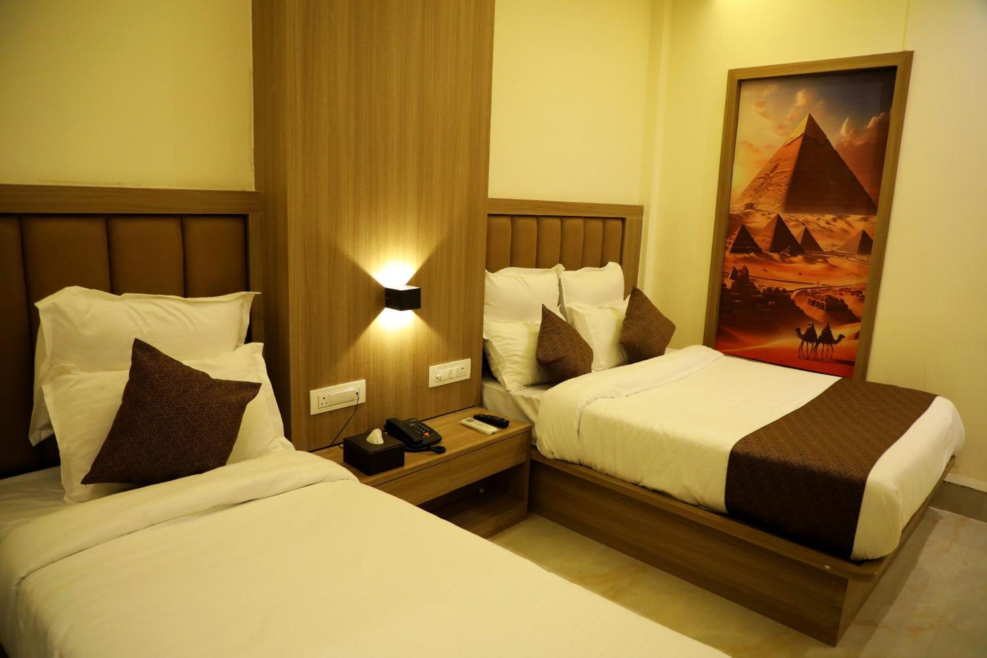 Hotel Bellamont Мумбай Екстериор снимка