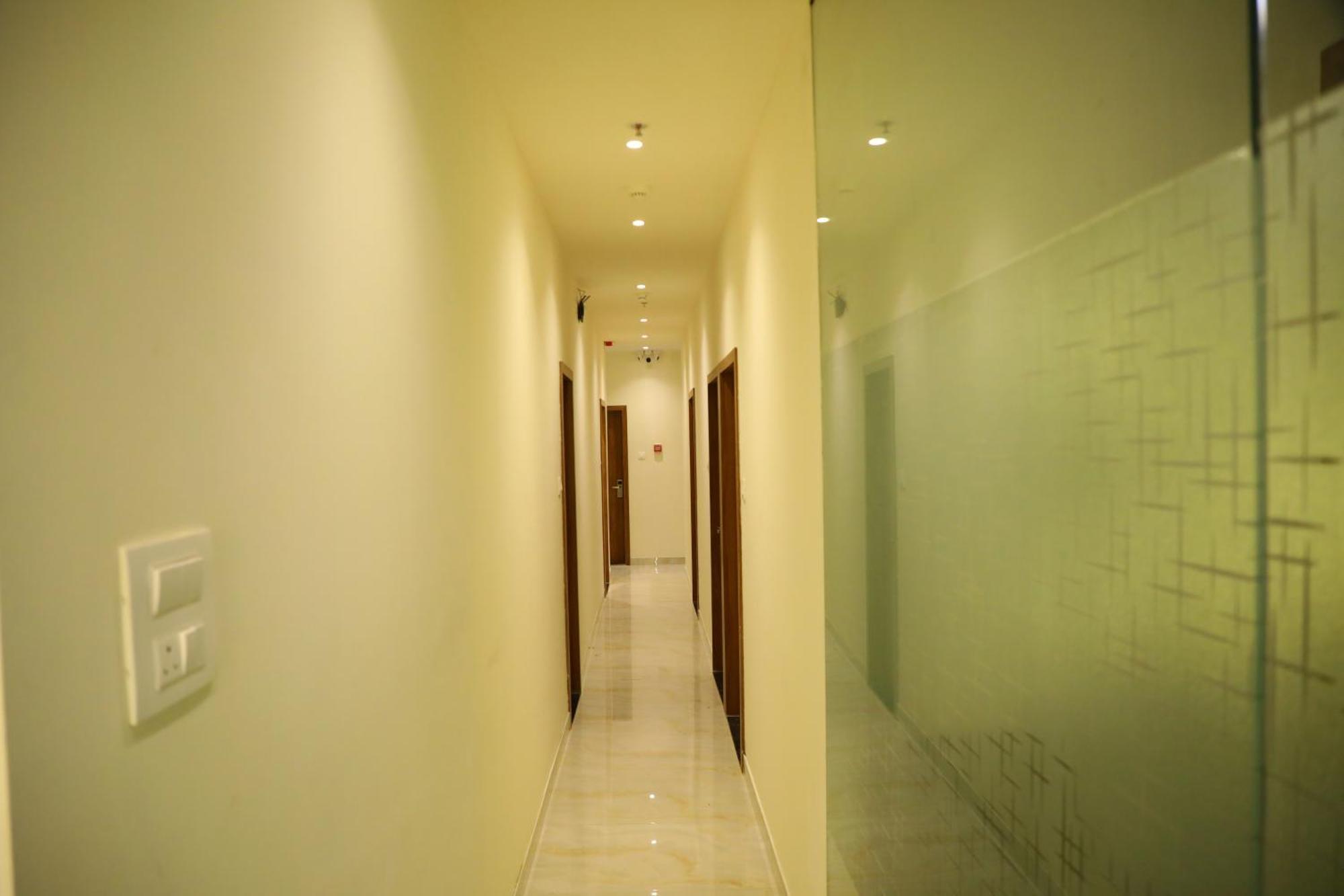 Hotel Bellamont Мумбай Екстериор снимка